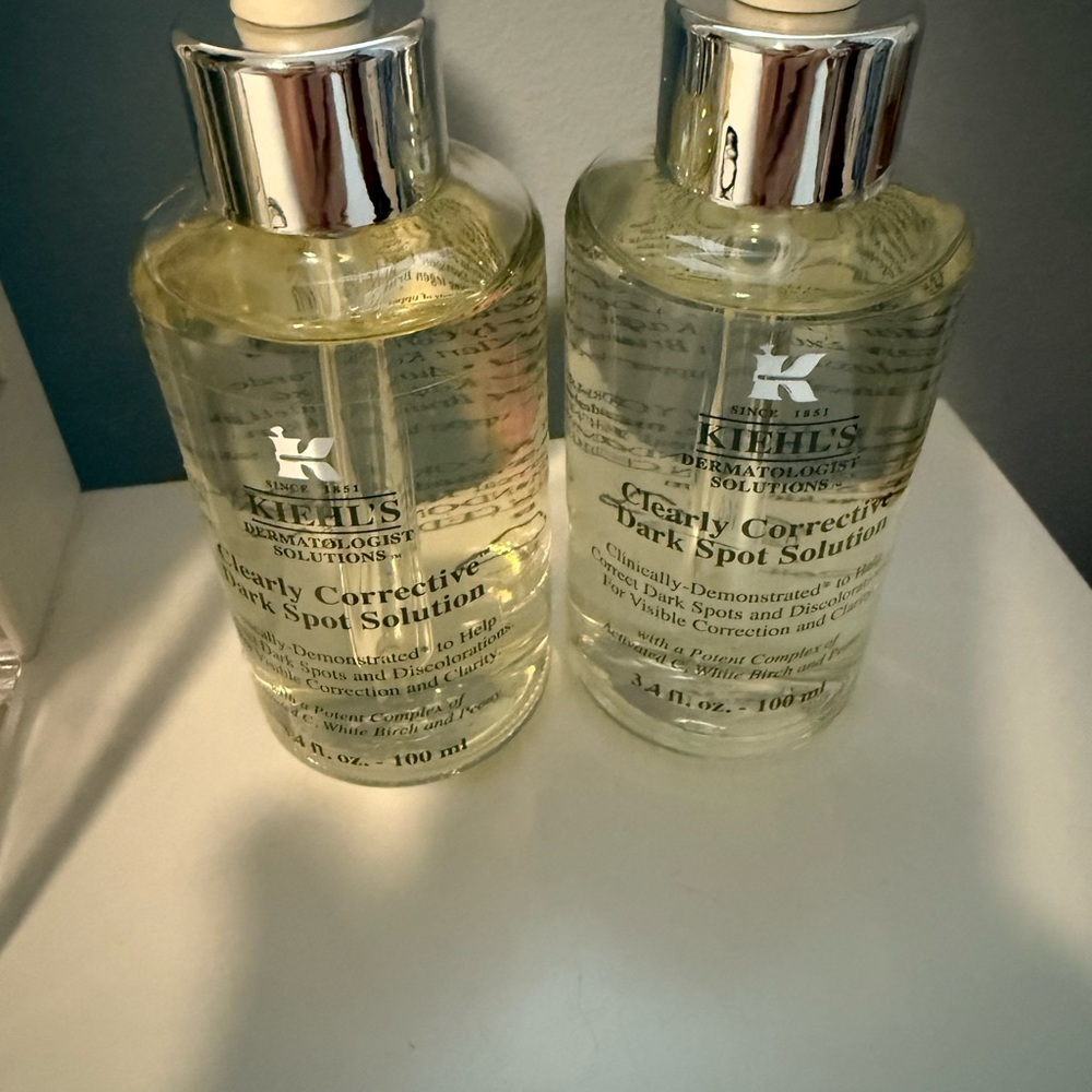 Kiehl's Clearly Corrective Dark Spot Solution - Silver Cap with White Dropper